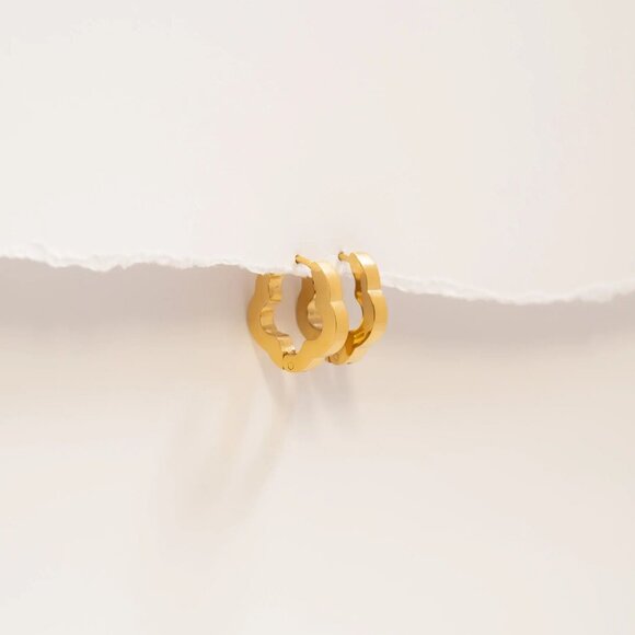 18K Gold PVD Nickel-free Wavy Huggie Hoop Earrings | Waterproof Non-Tarnishing - Picture 6 of 6